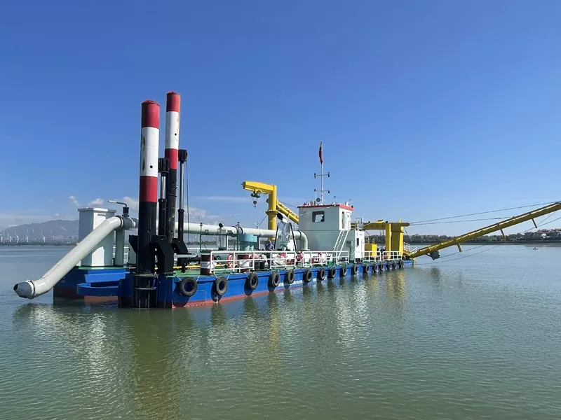 12 tommer uddybningsskib