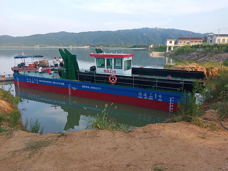 Flydende gravemaskine platform