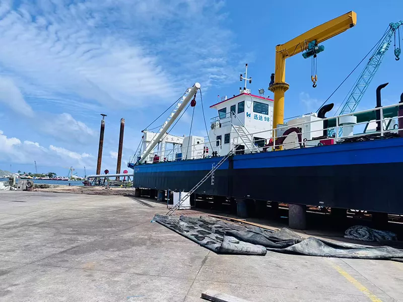 Kraftig uddybningsskib