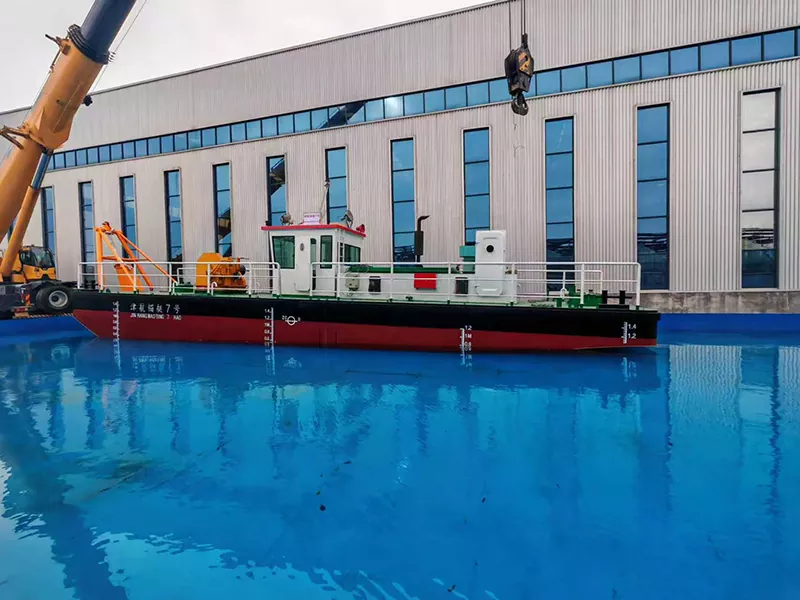 Multipurpose arbejdsbåd