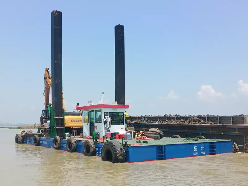 Spud gravemaskine platform